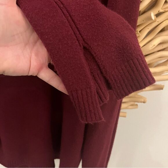 Cyrus Classic Deep Red V-Neck Sweater With Notched Sleeves, Size Large - Picture 5 of 5